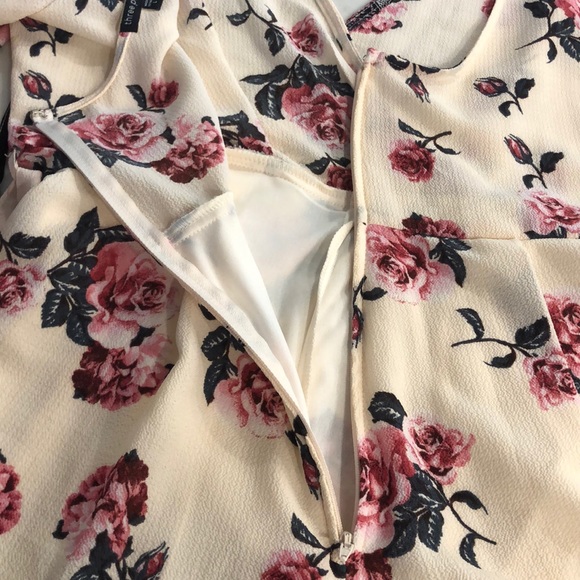 New without tags Francesca’s floral romper - large - Picture 8 of 10